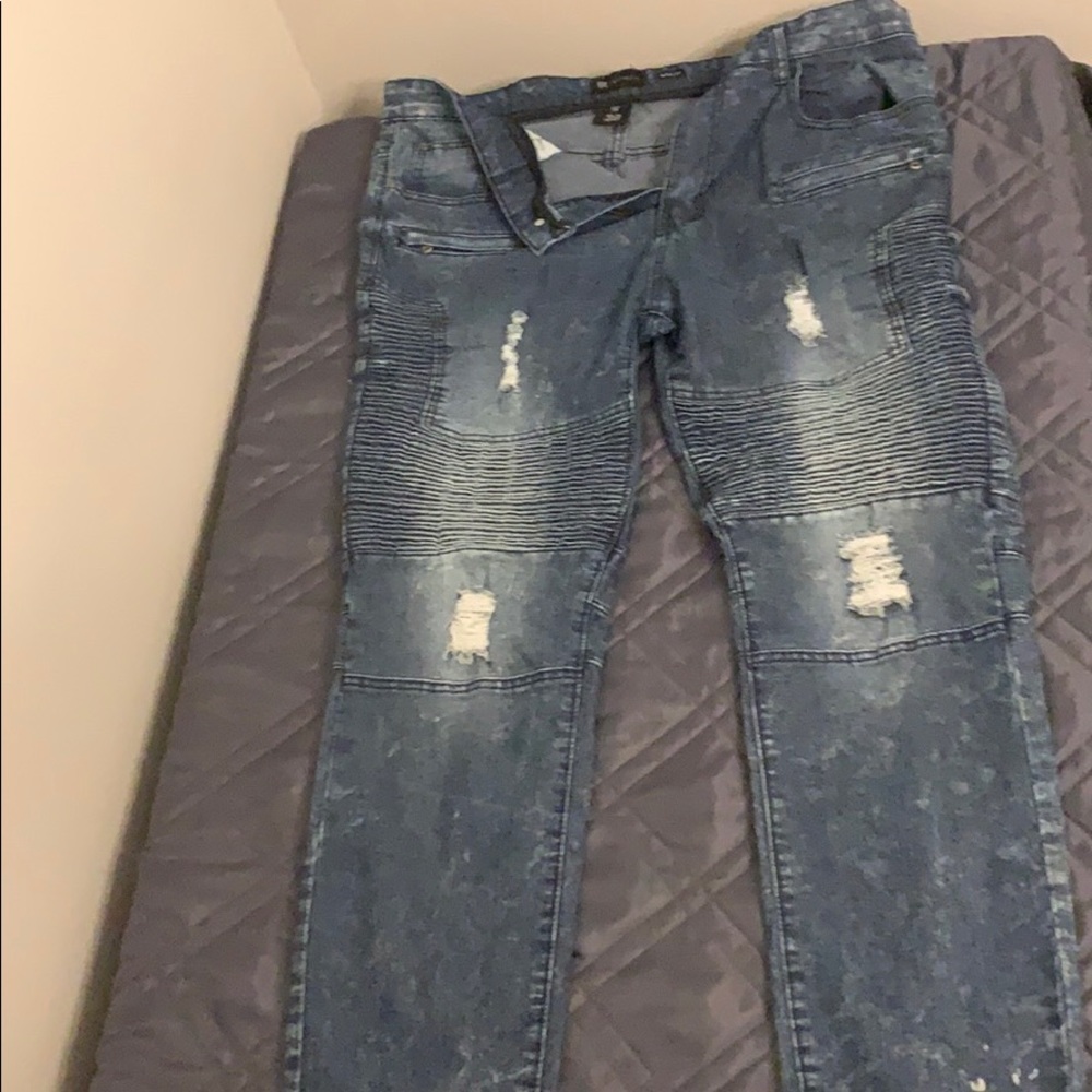 Mens 38x30 skinny jeans. Distressed